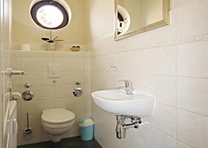 Апартаменты Urlaubstraeume-am-meer-wohnung-3-11-641 Кюлунгсборн